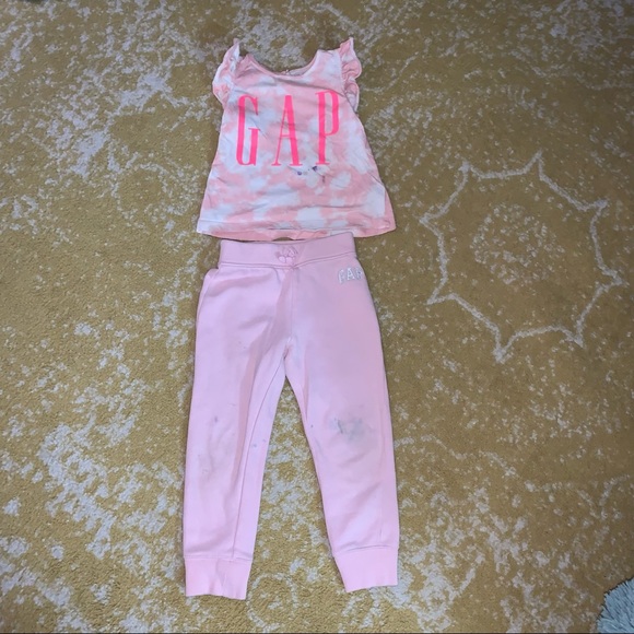 GAP Other - Gap outfit, sweats and shirt